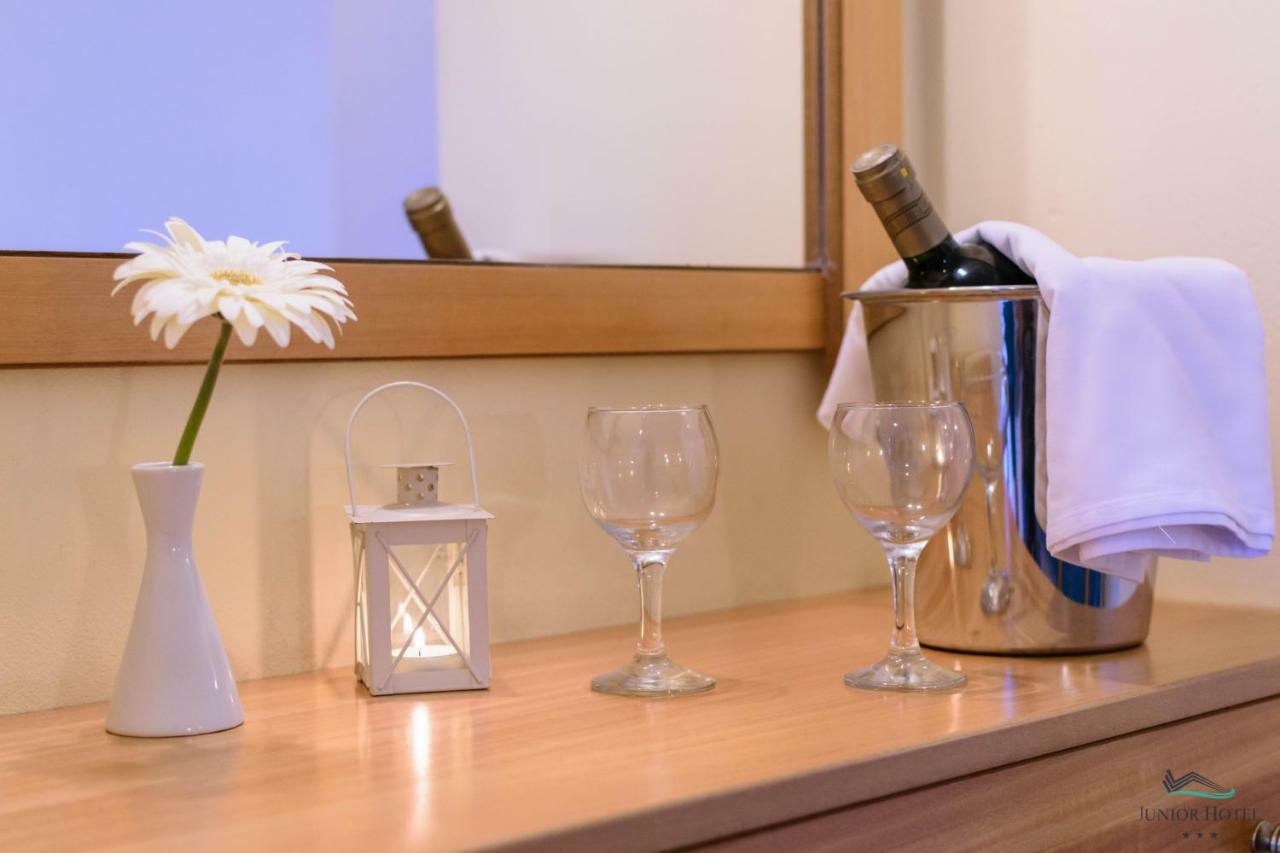 Junior Hotel イリア エクステリア 写真
